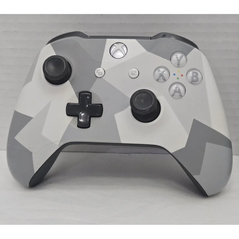 Lot Of 2 Microsoft Xbox Controllers Wireless Winter Forces / Joytech Neo Wired
